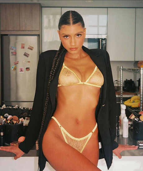 Cecilia Solivan heiße erotische fotos