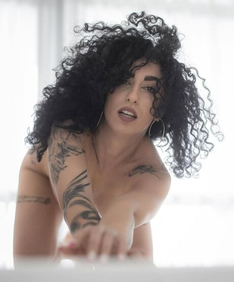 Enya Boccolato porno nackte foto