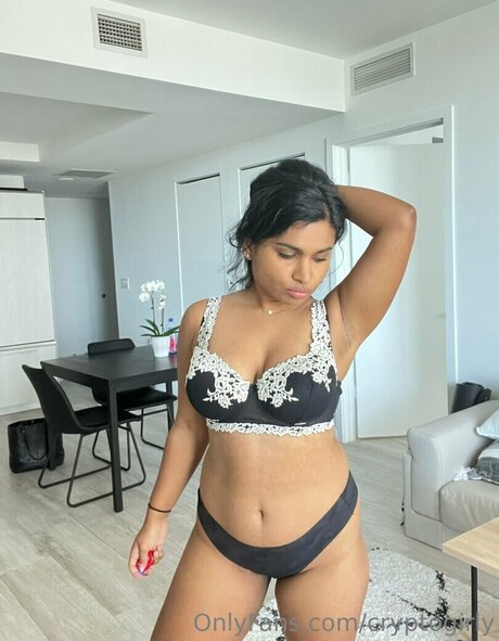 Miss Patel model sex bilder