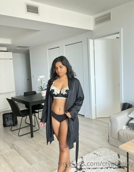 Miss Patel sexy porno foto