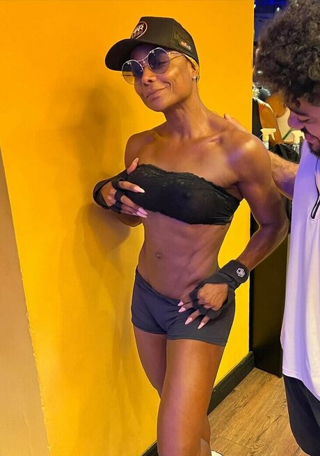 Adriana Bombom pornostar kunst foto