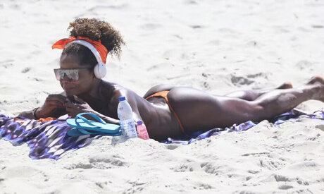 Adriana Bombom sexy kunst galerie