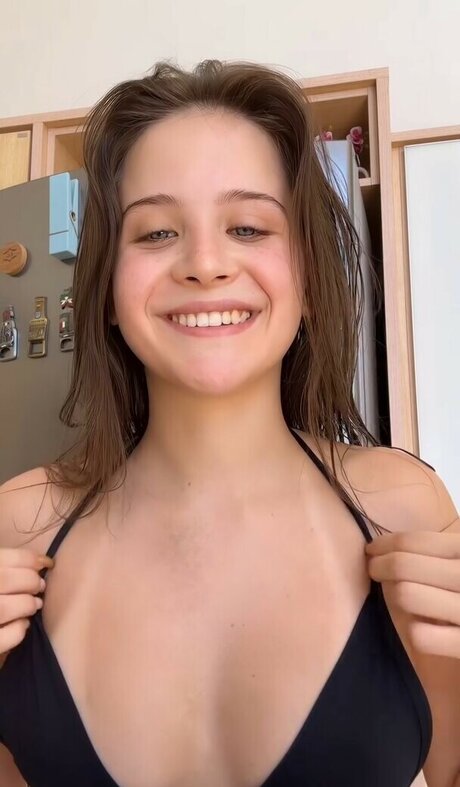 Maria Nicolly nackt hübsche archiv