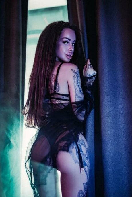 Suzanitta erwachsene akt galerien