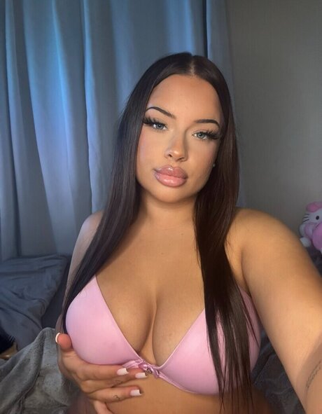 Naughtyoliwia freie akt bild