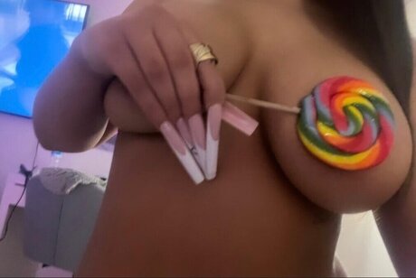 Naughtyoliwia hd freie foto