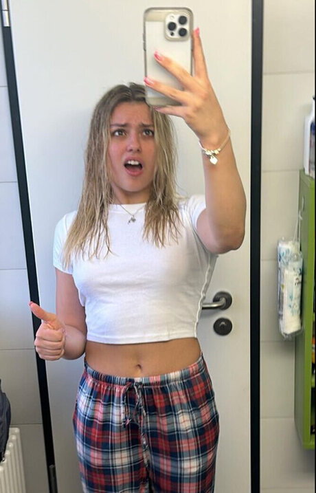 Emma Malewski hd nackt galerien