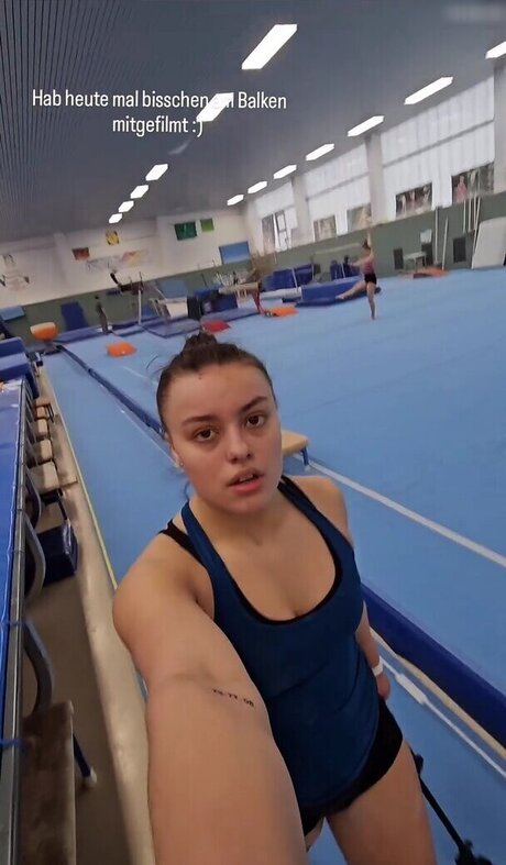 Emma Malewski sexy kunst bild