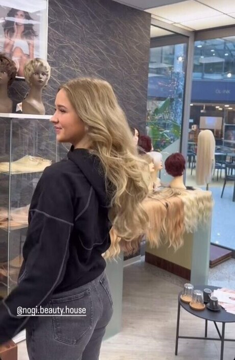 Wieke hübsche akt foto