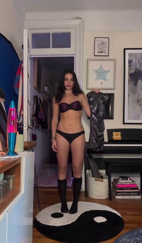 AllyAnnaMaria model kunst archiv