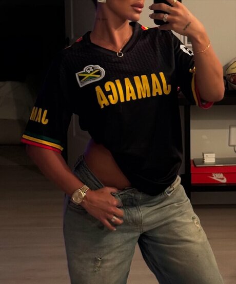 baddiejuu model nacktheit foto