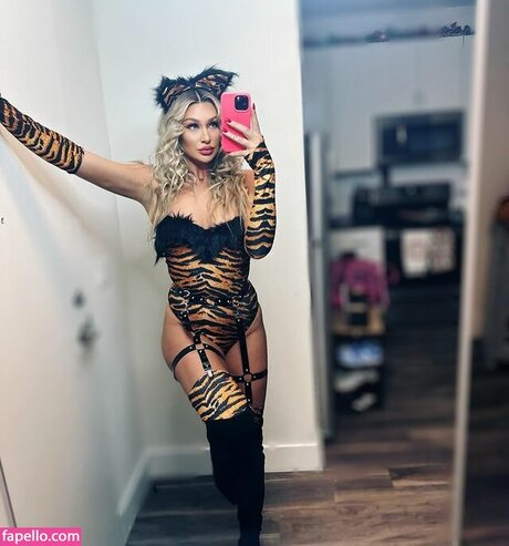 Izzi Dame pornostar beste bild