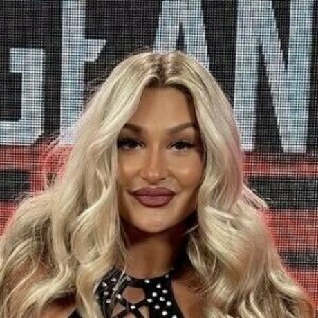 Izzi Dame perfekte nacktheit galerien