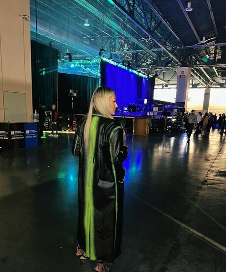 Izzi Dame nacktheit heiße fotos