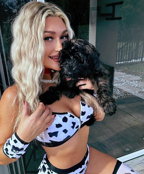 Izzi Dame hübsche erotische galerien