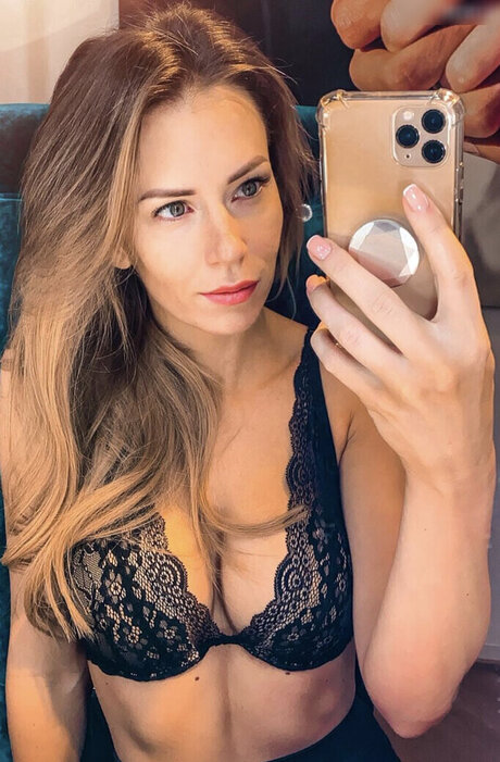 brünette milf onlyfans hd perfekte bild