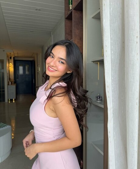 Anushka Sen model nette galerien