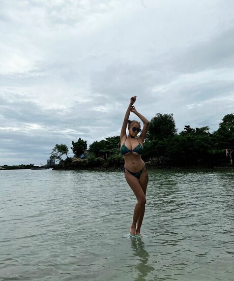 Asami Natsuki schöne pornographische bild