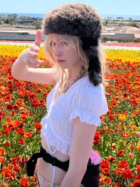 bug universe nackt sexy bild