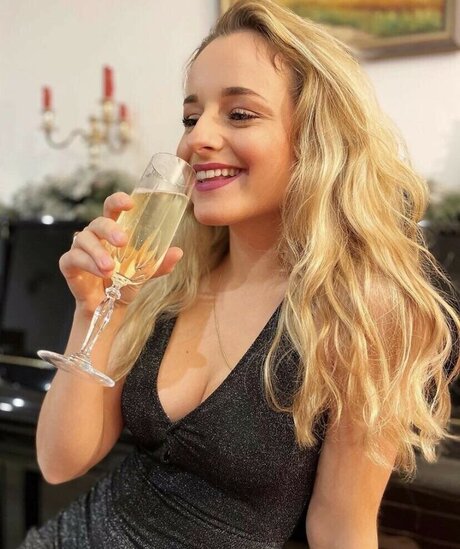 Camille LV freie exklusive galerie