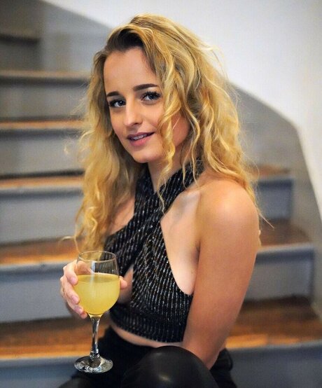 Camille LV nackt xxx bilder