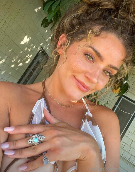 Ayyon Nikki sexy top galerien