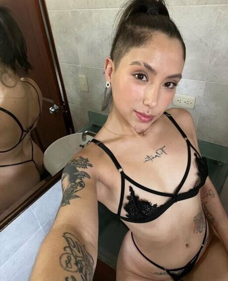 LupeHikari sexy xxx fotos