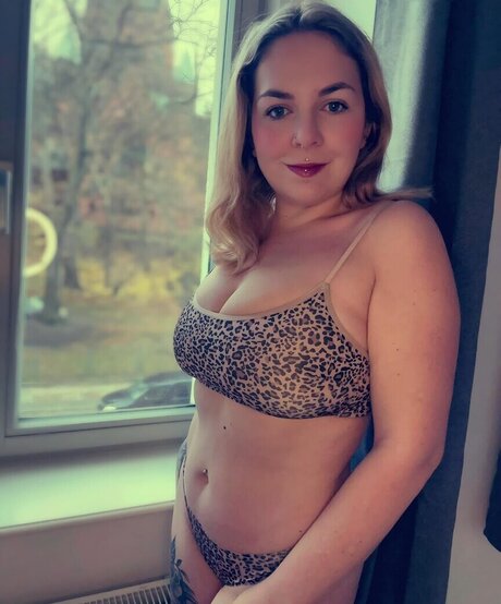 ThisIsEmmi hd heiße fotos