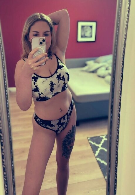 ThisIsEmmi erwachsene schöne bild