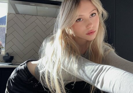 Kitty Mae hd porno bild