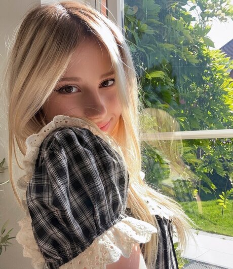 Kitty Mae freie akt galerie