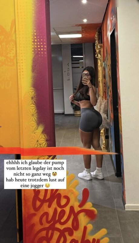 Lya Aylin heiße kunst galerie