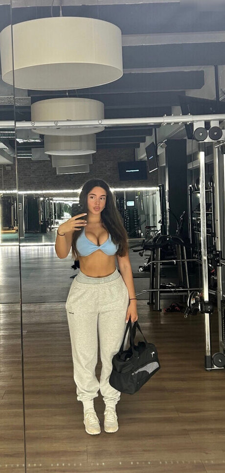 Lya Aylin erotische sexy fotos