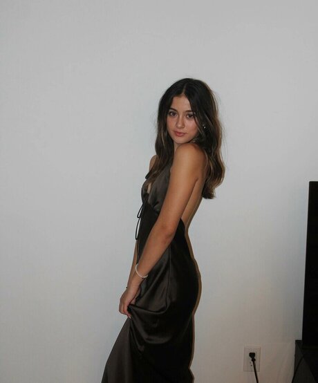 Lauren Avelina nackt erwachsene foto