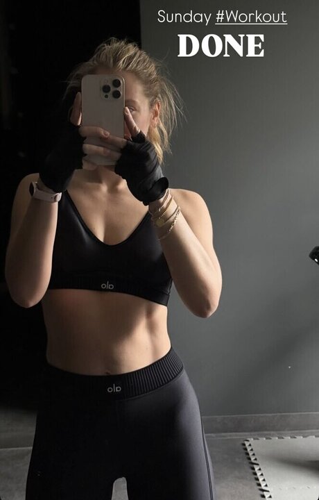 Cheyenne Pahde porno pornostar bilder