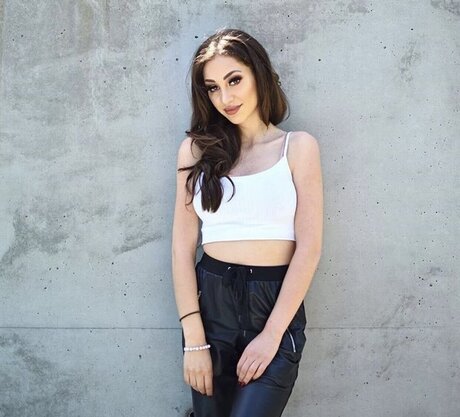 Amira Wirth schauspielerin heiße galerien