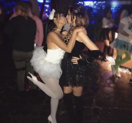 Amira Wirth pornostar nette bilder