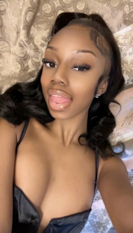 prettypetitepricey nackt erwachsene fotos