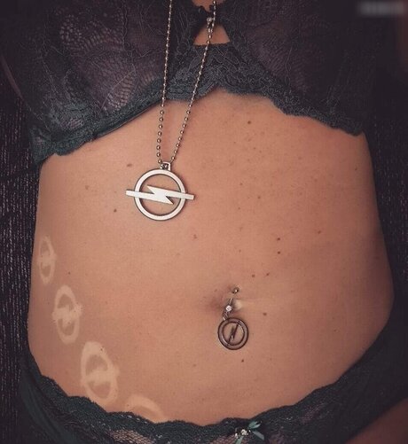 Nicole Miss opel nackt akt bild