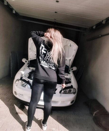 Nicole Miss opel perfekte akt fotos