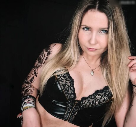 Nicole Miss opel hübsche akt bilder