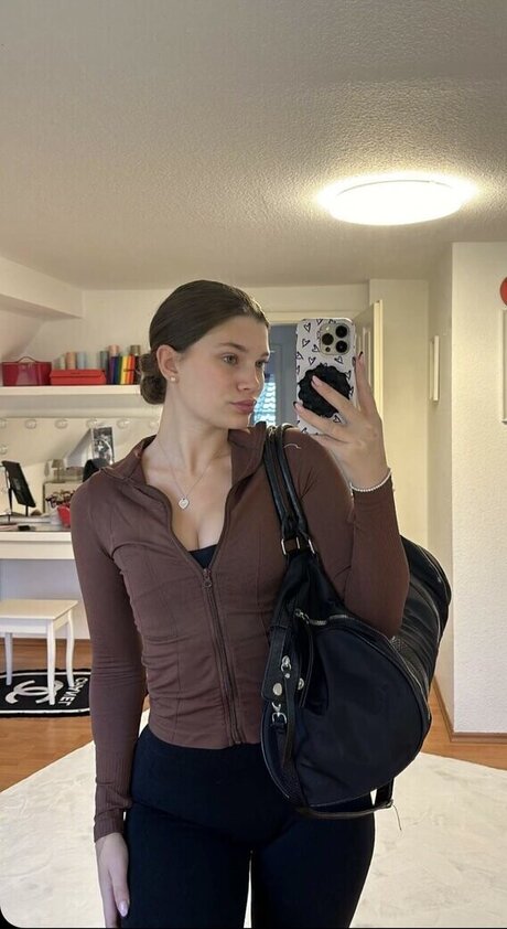 Chanel Silberberg nackt kunst fotos