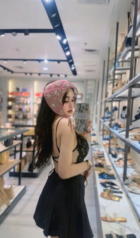 Olivea Hadid hübsche exklusive archiv