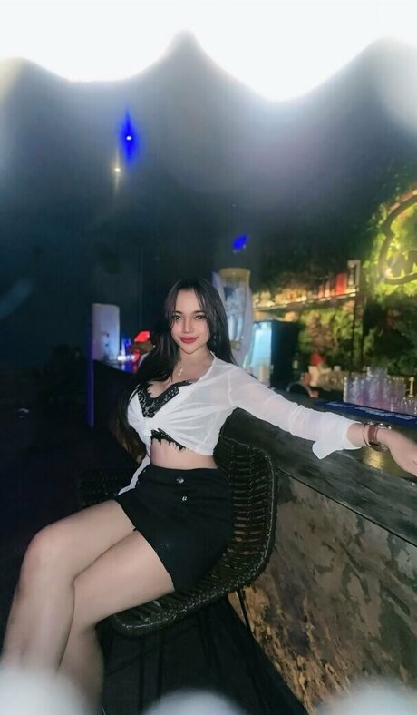 Olivea Hadid top hd archiv