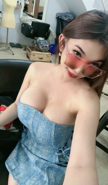 Olivea Hadid exklusive nackt galerie