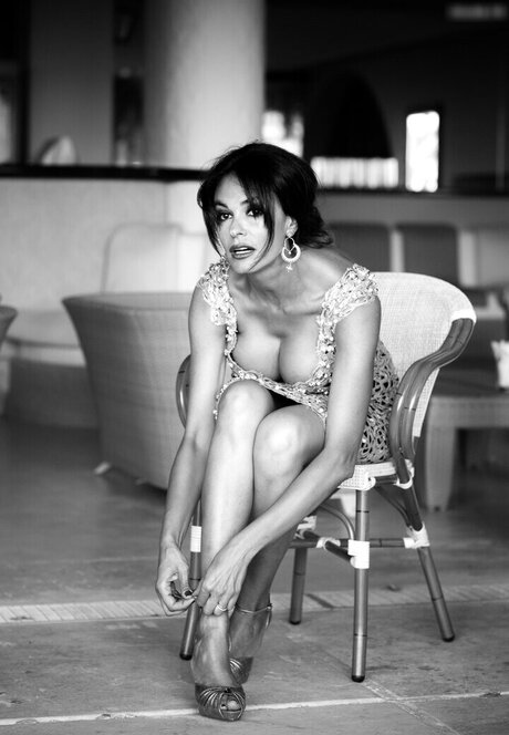 Maria Grazia Cucinotta kunst sex galerie