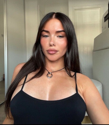 Clarissa Bea erotische erwachsene bilder