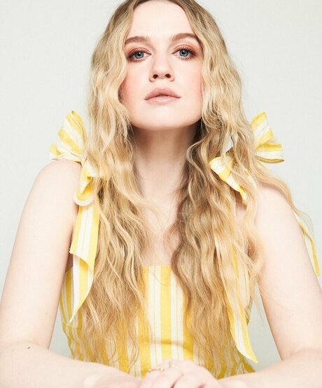 Roan Curtis sexy nackt bild