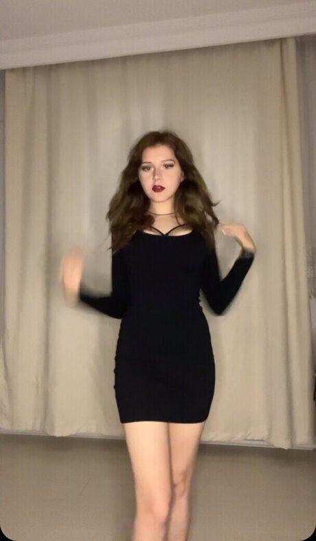 Lilycooperuwu top nackte foto