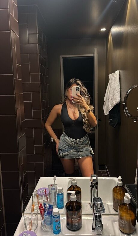 Almira Azemi sexy schöne bilder